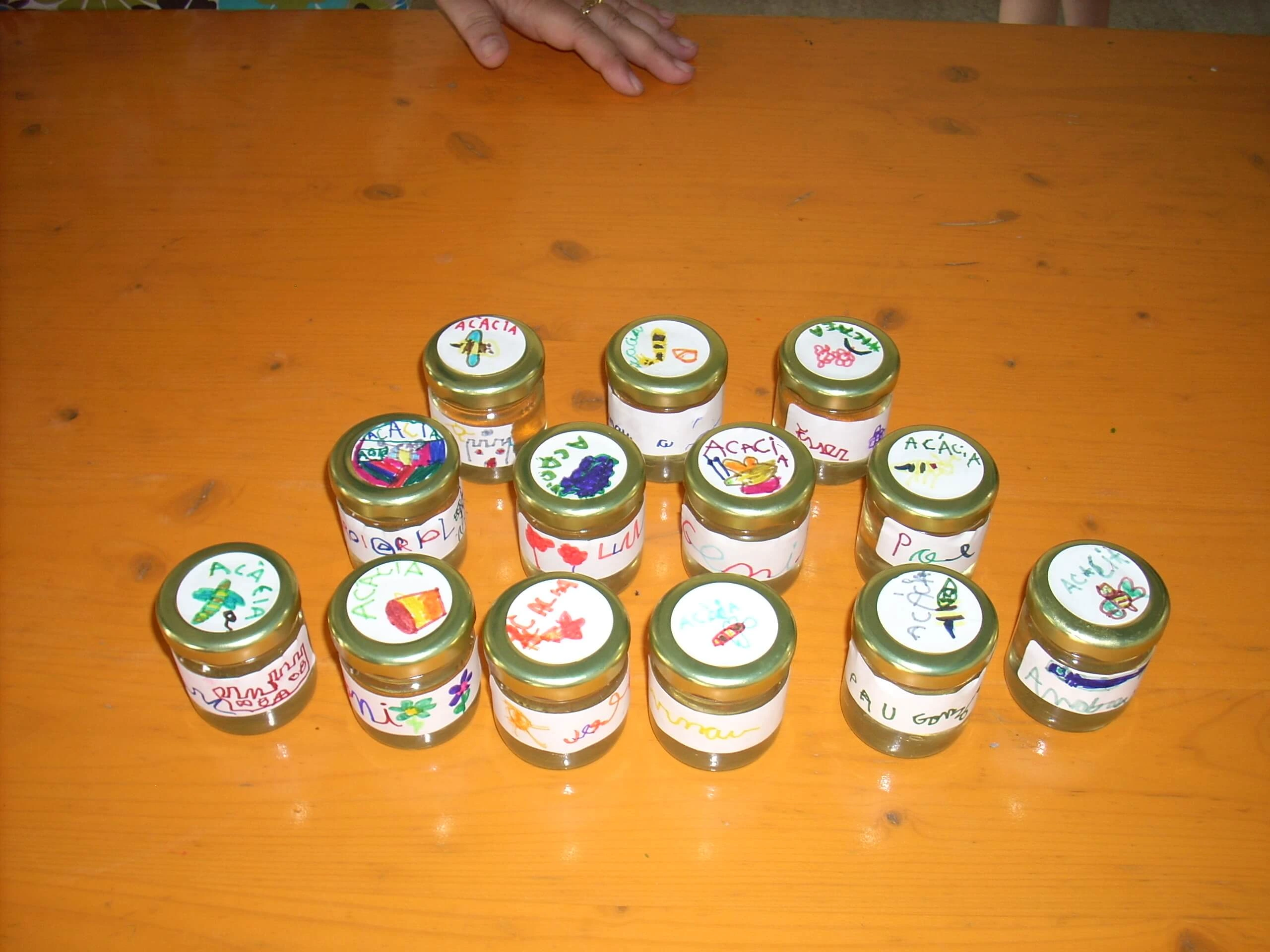 Pots de mel amb alumnes