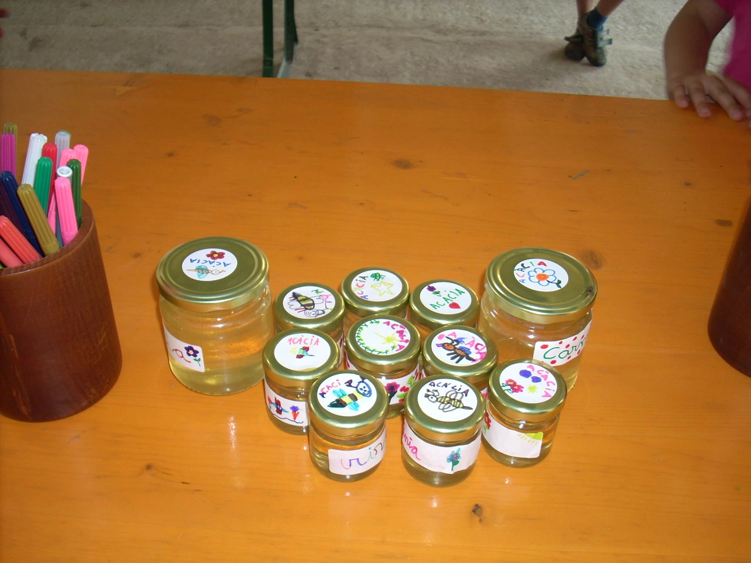 Pots de mel amb alumnes